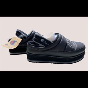 CHAMPIONS WOMEN'S HOT STUFF PLATFORM SLING BACK LIQUID SLIPPERS, size 8 black